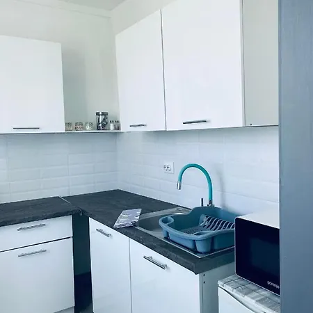 Fured Apartman شقة *